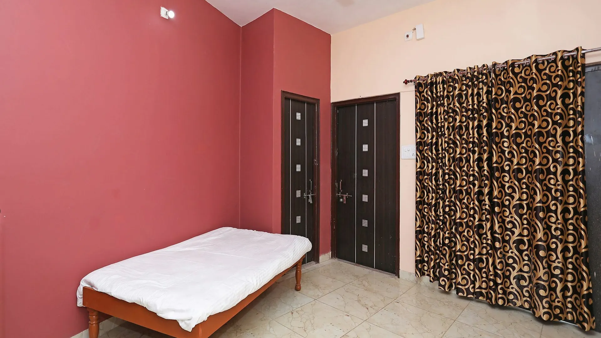 Oyo 10094 Home Elegant Stay Hiran Magri Udaipur India