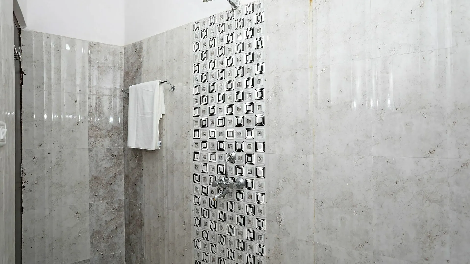Oyo 10094 Home Elegant Stay Hiran Magri Udaipur Apartamento
